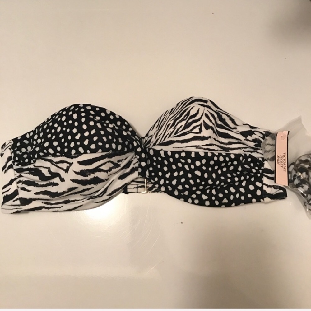 Victoria’s Secret twisted bandeau bikini top